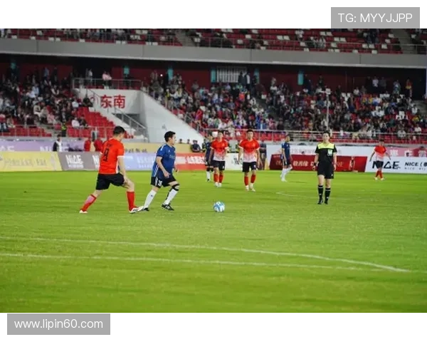 足球明星齐聚拼图盛宴展现球场魅力与团结精神的精彩瞬间