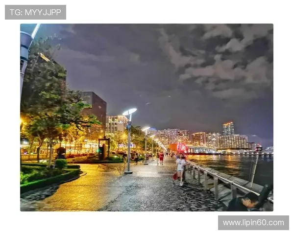 足球明星身材照片全景展示让你领略运动员的完美体态与健美风采